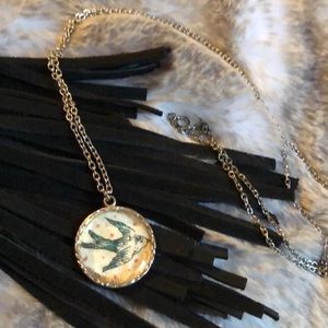 URBAN OUTFITTERS Bird Pendant Necklace